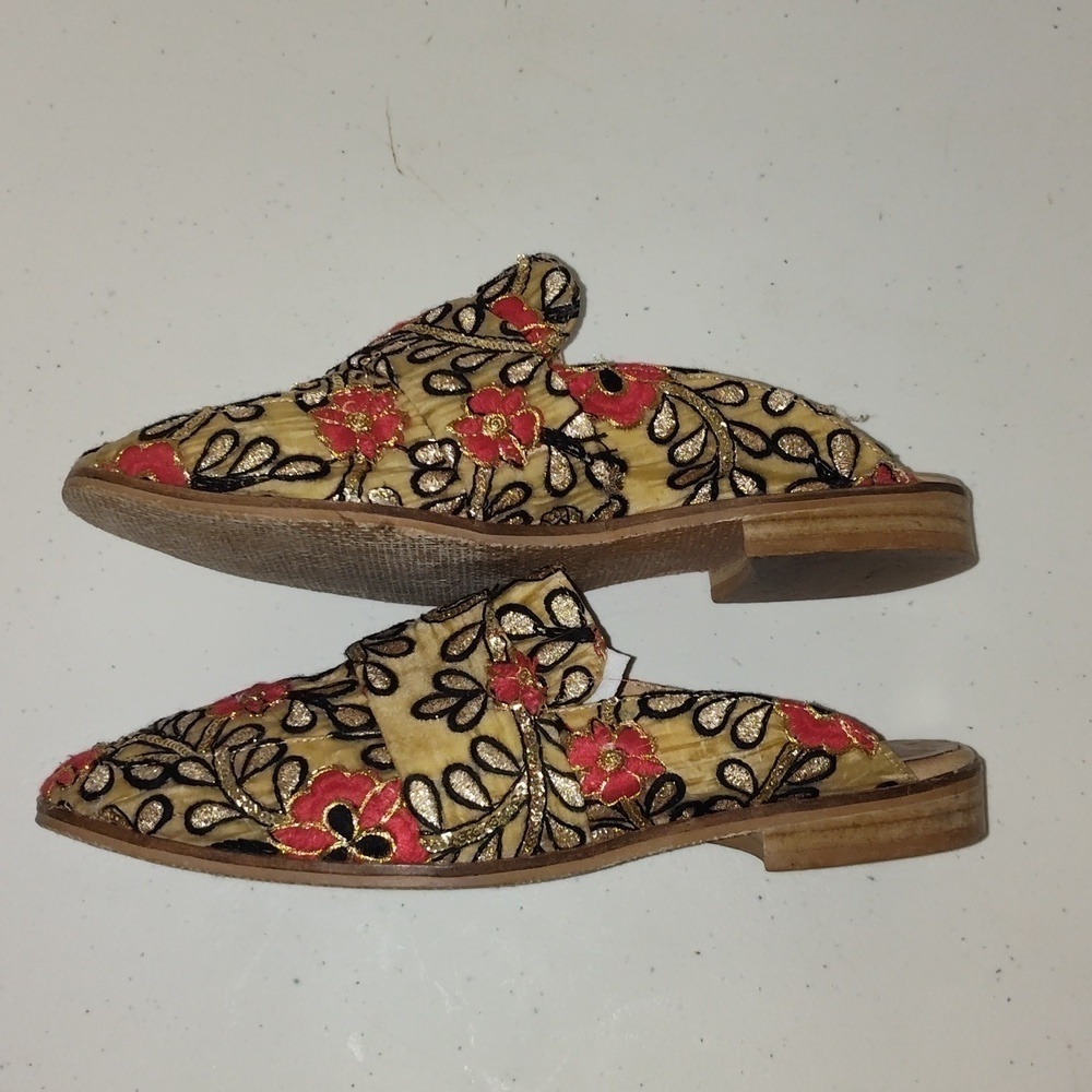 Free People gold and red Embroidered Mules size 38 Floral - Picture 3 of 12